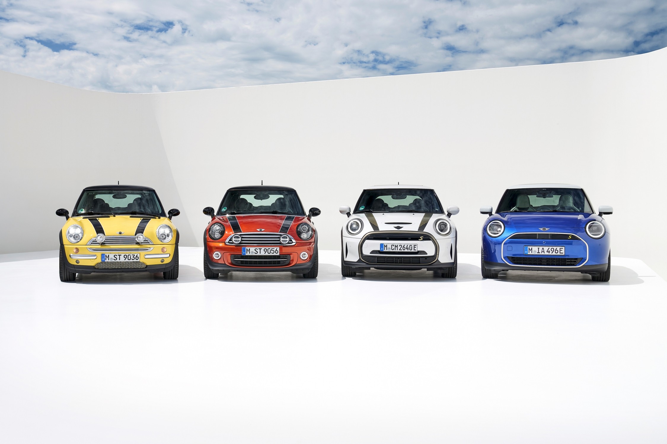 Cuatro generaciones de MINI